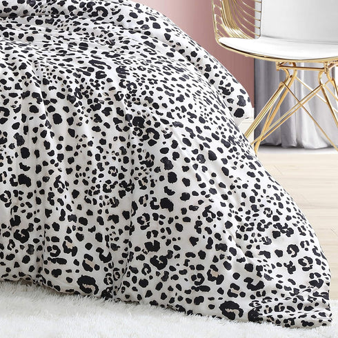 Betsey Johnson - Twin Duvet Cover Set, Reversible Bedding with Matching Sham, Modern Home Decor (Water Leopard White, Twin)...