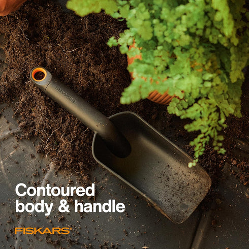 Fiskars Soil Scoop for Potting and Transplanting, Garden Tool Indoor Gardening, Made with Recycled Plastic, 1.5 Cups...