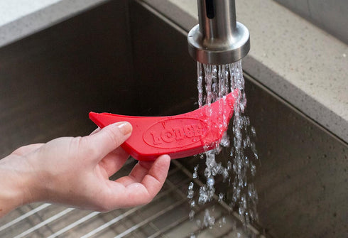 Lodge Silicone Assist Handle Holder - Dishwasher Safe Hot Handle Holder Designed for Traditional Lodge Cast Iron Dual Handle Products - Reusable H...