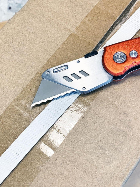 Serrated Blades for Utility Knife – TWO 10 Packs Heavy Duty Saw Razors for Box Cutter in Convenient Storage Box – Serrated Edge Razors 10 Packs, S...