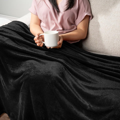 PAVILIA Black Fleece Bed Blanket Queen Size, Super Soft Fuzzy Flannel Throw for Couch Sofa, Luxury Plush Microfiber Large Throw Blanket Queen Bed,...