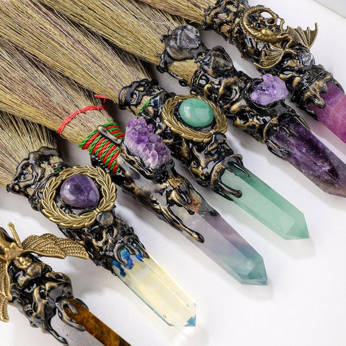 Natural Crystal Magic Sweeper Coloured Fluorite Tower Broom 7.08"-7.87" Healing Crystal Point Witch Altar Supplies for Crystal Therapy Cleaning Be...