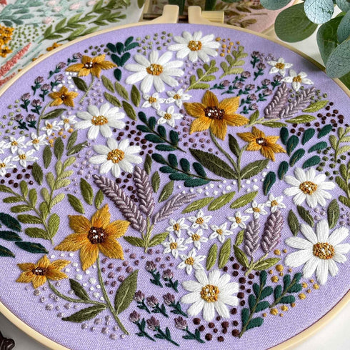 Myfelicity Embroidery kit, Adult Embroidery Material Set with Cute Flowers and Plants Patterns. 3 Embroidery Clothes and Colors Threads. 1 Hoop. (...