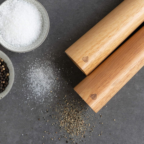 Navaris Salt and Pepper Mill Set - Adjustable Rubber Wood Salt and Pepper Grinders Shakers with Ceramic Grinding Core for Home, Restaurants - Desi...