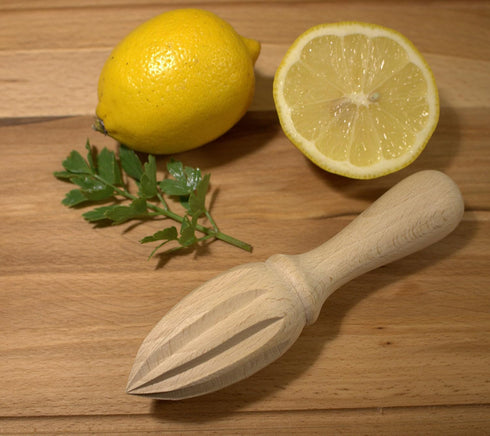 efo Wooden Lemon Squeezer Reamer – Citrus Squeezer & Handheld Juicer – Good Grips Wood Reamer for Lemons, Limes & Oranges – Manual Juice Extractor...