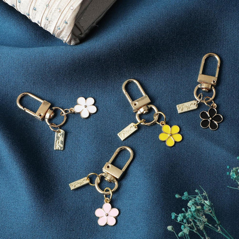 4 PCS Cute Flower Keychains Aesthetic Keychain Charms Daisy Keychain Enameled Keychains Mini Keychain Earphone Case Accessories Keyrings and Keych...