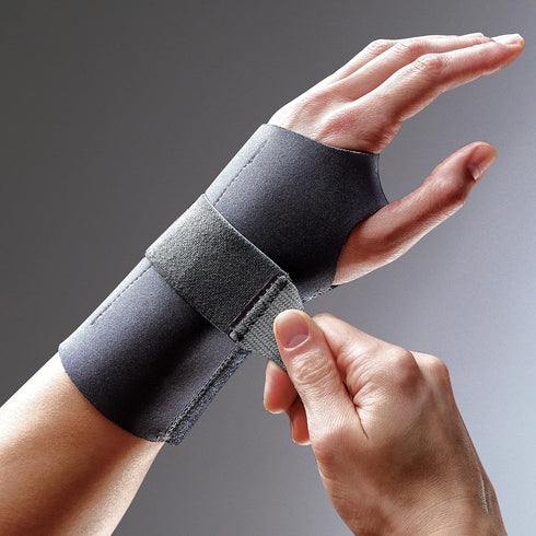 FUTURO Compression Stabilizing Wrist Brace, Left Hand, S/M...