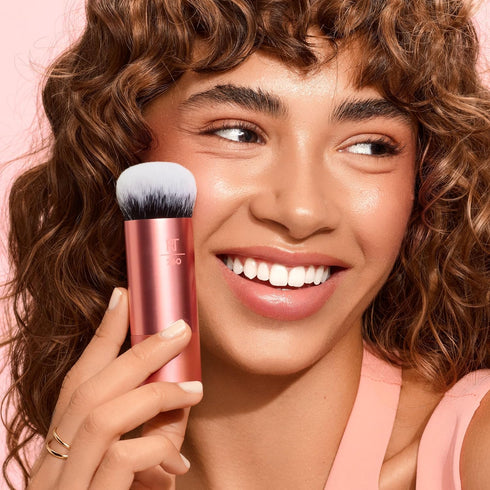 Real Techniques Bubble Blending Makeup Brush, Multipurpose Face Brush For Liquid, Cream, & Powder Makeup, Unique Bubble Brush Head, Synthetic Bris...