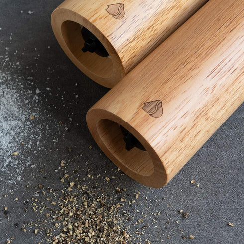Navaris Salt and Pepper Mill Set - Adjustable Rubber Wood Salt and Pepper Grinders Shakers with Ceramic Grinding Core for Home, Restaurants - Desi...