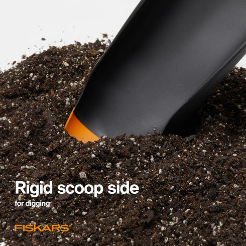 Fiskars Planting Soil Scoop and Brush Set Garden Tool for Indoor Gardening, Mess Control for Transplanting and Repotting, Made with Recycled Plast...