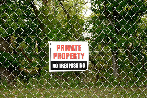 TRUSTY No Trespassing Sign for Private Property Unimproved Land Homes Fences Gates Trees 12" W x 9" H Weatherproof Tear Resistant Outdoor Vinyl (2...