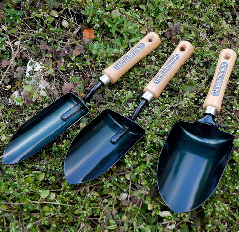 Japanese Soil Scoop Garden Tool, Large Loose Soil Scooper Tool for Transplanting, Heavy Duty Japanese Steel Wood Handle, Made in Japan, Black...