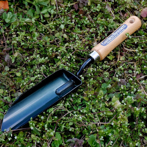 Japanese Garden Trowel Serrated Edge Heavy Duty Japanese Steel with Wood Handle, Made in Japan, Garden Transplanter Tool for Digging, Scooping, Cu...