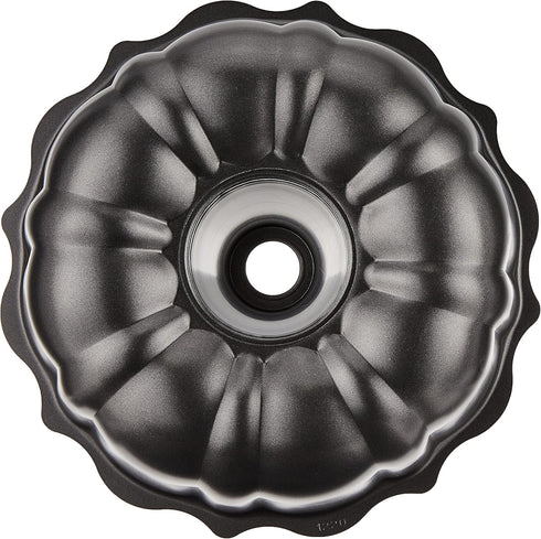 Cuisinart Chef's Classic Nonstick Bakeware 9-1/2-Inch Fluted Cake Pan,Silver...