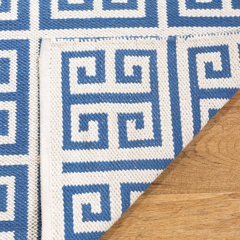 SAFAVIEH Montauk Collection Accent Rug - 2'6" x 4', Blue & Ivory, Handmade Greek Key Cotton, Ideal for High Traffic Areas in Entryway, Living Room...