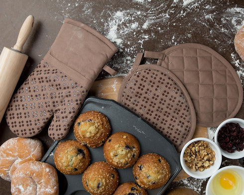 Sticky Toffee Oven Mitt and Pot Holder Set of 3 – Brown Non-Slip Silicone Kitchen Hot Pads and Mitts, 100% Cotton Shell, Oeko-Tex Cotton...
