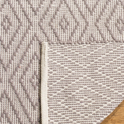 SAFAVIEH Montauk Collection Accent Rug - 2'6" x 4', Grey & Ivory, Handmade Trellis Cotton, Ideal for High Traffic Areas in Entryway, Living Room, ...