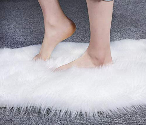 Dikoaina Classic Soft Faux Sheepskin Fur Rug White Fluffy Area Rug Shag Rug Carpets for Bedroom Living Room