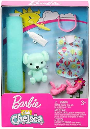 Barbie Club Chelsea Accessory Pack, Bedtime-Themed Clothing and Accessories for Small Dolls, 7 Pieces for 3 to 7 Year Olds Include Teddy Bear
