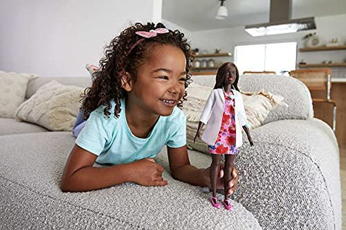 Barbie Doctor Doll (12-in/30.40-cm), Brunette Hair, Curvy Shape, Doctor Coat, Print Dress, Stethoscope Accessory, Great Toy Gift for Ages 3 Years Old & Up , White