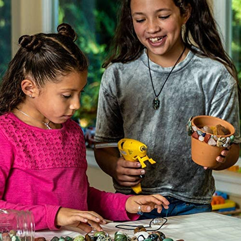 NATIONAL GEOGRAPHIC Rocks and Minerals Education Set – 15-Piece Rock Collection Starter Kit with Tiger’s Eye, Rose Quartz, Red Jasper, and More, Display Case and Identification Guide