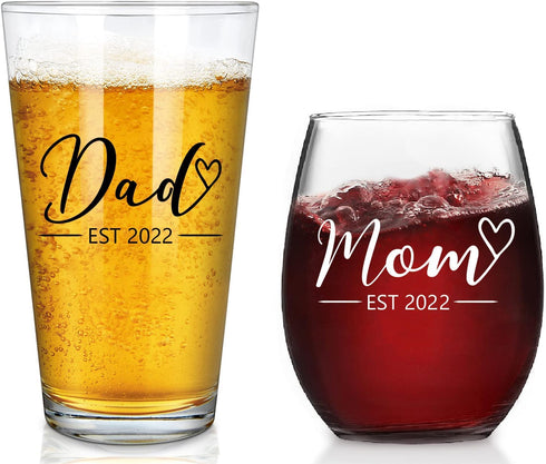 Modwnfy New Parents Gift, Mom & Dad EST 2022 Stemless Wine Glass and Beer Glass Set for Parents To Be Mom Dad Friend, Perfect Present for Mothers Day Fathers Day Baby Shower Pregnancy Christmas