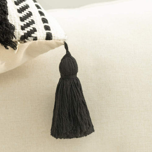 ToGeeKa Boho Woven Tufted Decorative Throw Pillow Covers, Soft Warm Woven Square Cushion Case with Tassels for Couch Sofa Bedroom Office Car, 18 x 18 inch (45 x 45 cm), Black & White