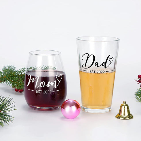 Modwnfy New Parents Gift, Mom & Dad EST 2022 Stemless Wine Glass and Beer Glass Set for Parents To Be Mom Dad Friend, Perfect Present for Mothers Day Fathers Day Baby Shower Pregnancy Christmas