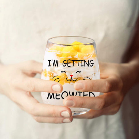 I'm Getting Meowied Stemless Wine Glass, Engagement Gift for Her Bride to Be Fiancee Women Cat Lover Friends Wedding Engagement Party Bridal Shower, Funny Wine Gift for Red White Wine, 15 Oz