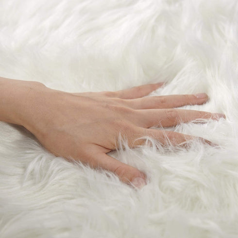 SEIRSSA Soft Round Fur Rug White Circle Rug Circular Fluffy Area Rug Plush Circle Carpet Play Mats for Kids Girls Room Princess Castle Christmas 3ft Diameter