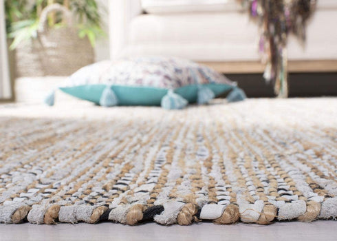 Safavieh Vintage Leather Collection VTL203G Handmade Boho Fringe Leather & Jute Accent Rug, 2'3" x 4', Silver