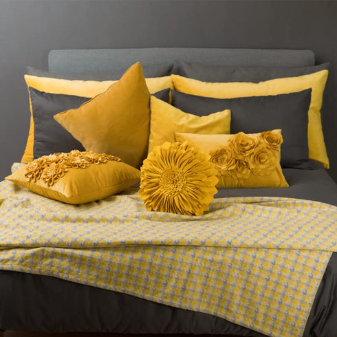 JWH Handmade 3D Sunflower Throw Pillow Covers Decorative Round Flower Accent Pillow Cases Yellow Aesthetic Cushion for Couch Bed Bedroom Home Living Room Farmhouse Decor Gold Cute Shams 12 Inch