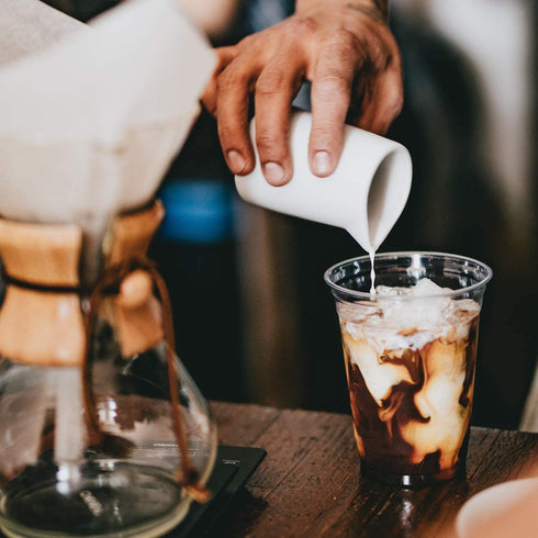 Eupako 9 oz Plastic Cups with Lids, 9 Ounce Clear Disposable Plastic Party Cups with Flat Lids, Cold Drink Cups Pack of 100