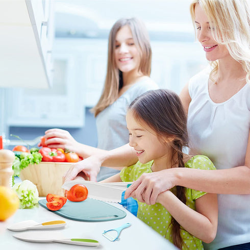 Kids Knifes Set,Nylon Knives Safe Baking Cutting Cooking Children's Beginners Cut Fruits Salad Veggies CakeFun Firm Grip Serrated Edges Friendly Childrens Knife With Cutting Board Peeler 5Pack blue