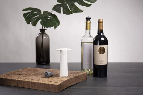 The Original Vacu Vin Wine Saver with 2 Vacuum Stoppers White