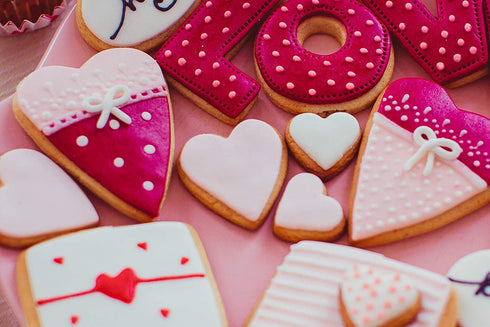 Fox Run Heart Shaped Cookie Cutters, 5-Piece Set with Storage Tin Included, Stainless Steel