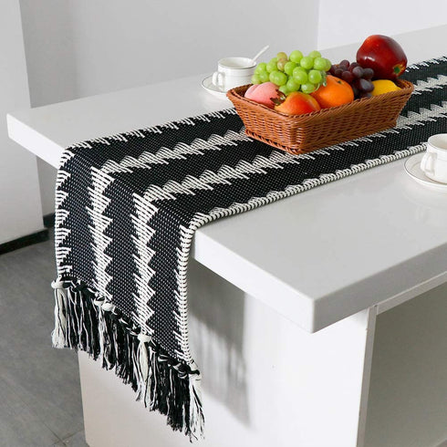 KERIQI Farmhouse Black and White Table Runner, Woven Table Runner with Tassels Fringe Table Linens Wedding Bridal Party Home D©cor Table Decorations