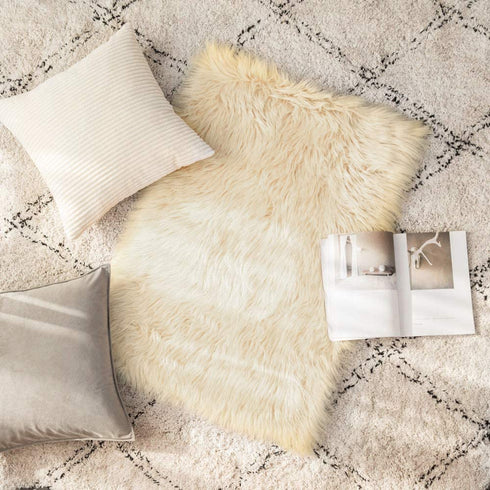 MIULEE Luxury Super Soft Fluffy Area Rug Faux Fur Rectangle Rug Decorative Plush Shaggy Carpet for Bedside Sofa Floor Nursery 2 x 3 Feet,Beige