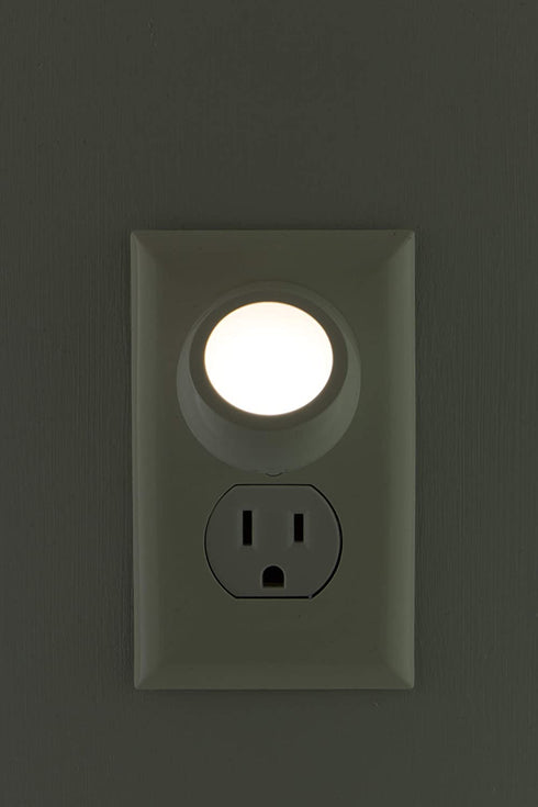 Energizer Rotating LED Night Light, Plug-in, 360° Rotation, Dusk-to-Dawn Sensor, Home D©cor, Ideal for Bedroom, Bathroom, Nursery, Hallway, Kitchen, Staircase, 40293