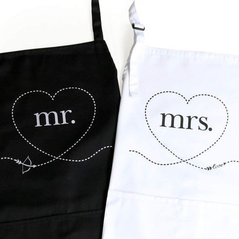 Dossini Wedding Mr & Mrs Apron Set - Aprons Gift Set with His and Hers Aprons - Fun Engagement Couples Aprons & Cute Wedding Gifts