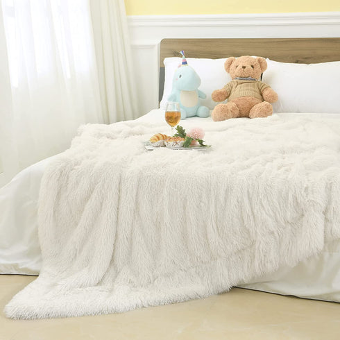 junovo Super Soft Shaggy Longfur Faux Fur Blanket, Fuzzy Throw Blanket for Bed, Fluffy Cozy Plush Light Blanket, Washable Warm Furry Throw Blanket for Couch Sofa Chair Home Decor, 50"x60" Cream White