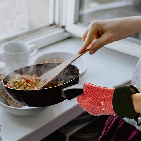 Loveuing Kitchen Oven Gloves - Silicone and Cotton Double-Layer Heat Resistant Oven Mitts/BBQ Gloves/Grill Gloves - Perfect for Baking and Grilling