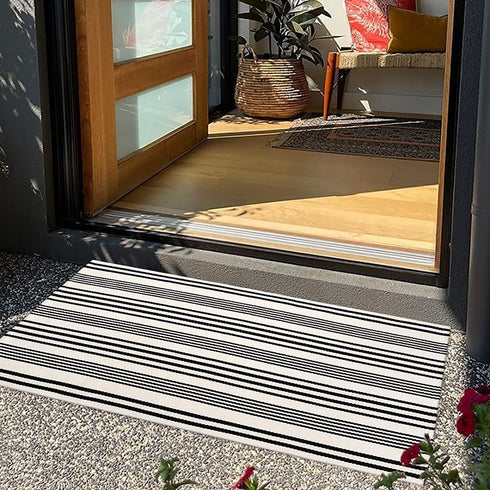 Black and White Striped Outdoor Rug Runner, 2™x4.3™ Cotton Hand-Woven Reversible Front Porch Rug Washable Front Door Mat Entryway Rug Welcome Layered Doormat Carpet for Farmhouse Kitchen Laundry Room