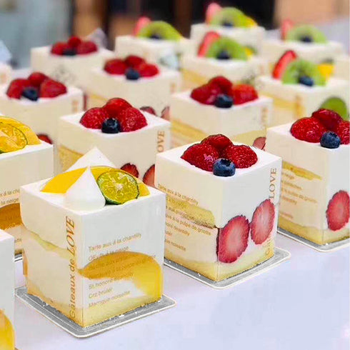 200 Pcs Mini Cake Boards, Silver Mousse Cake Boards Mini Cake Bases Cake Paper Board Plates Cupcake Dessert Displays Tray Cardboard Dessert Board Pastry Base - Grease Proof (Square Cake Boards)