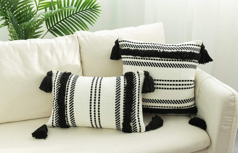 ToGeeKa Boho Woven Tufted Decorative Throw Pillow Covers, Soft Warm Woven Square Cushion Case with Tassels for Couch Sofa Bedroom Office Car, 18 x 18 inch (45 x 45 cm), Black & White