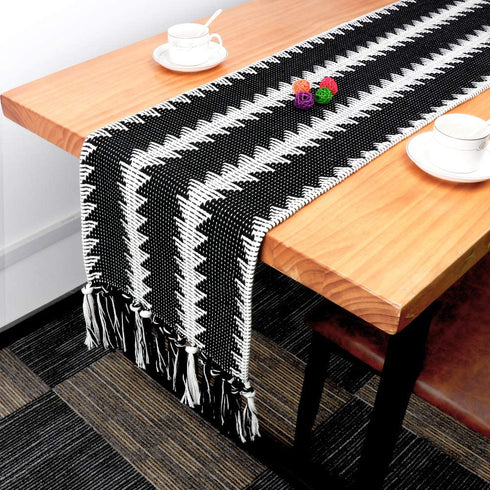 KERIQI Farmhouse Black and White Table Runner, Woven Table Runner with Tassels Fringe Table Linens Wedding Bridal Party Home D©cor Table Decorations