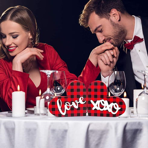 Hicarer 2 Pieces Valentine's Day Heart Wood Sign, Romantic Buffalo Plaid Be Mine Love Heart Wood Home Decoration, Wood Grain Block and Slices Decorations for Wedding Valentines Day Party (Red Plaid)