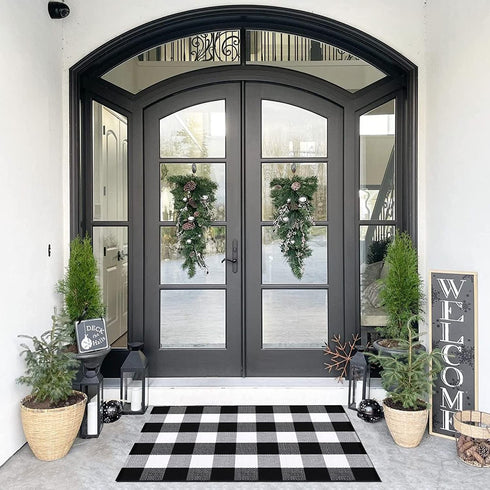 SEEKSEE 100% Cotton Buffalo Plaid Rug 27.5 x 43 Inches Black and White Rug Buffalo Plaid Doormat Washable Hand-Woven Indoor or Outdoor Rugs for Layered Front Door Mats, Porch, Farmhouse, Entryway