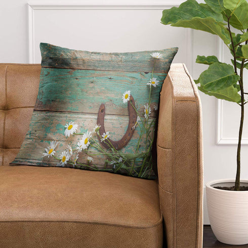 Emvency Throw Pillow Covers Rustic with Rusty Horseshoe and Daisies On Old Wooden Boards Copy Space Top 18 x 18 Inch Square with Hidden Zipper Polyester Home Sofa Cushion Decorative Pillowcase