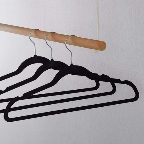 Amazon Basics Slim, Velvet, Non-Slip Suit Clothes Hangers, Black/Silver - Pack of 30